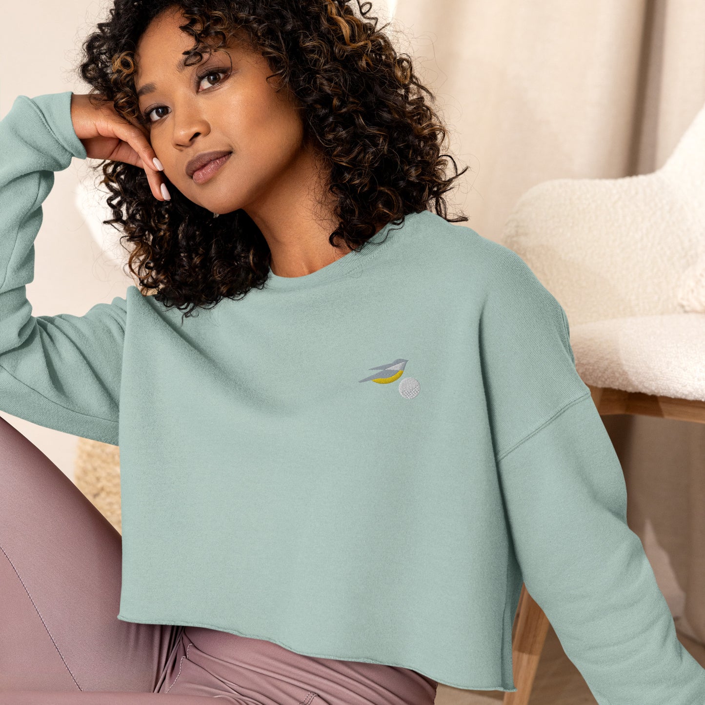 Womens cropped sweatshirt in light blue with embroidered birdie and ball design